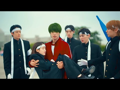 طالب وسيم بينتقل لمدرسه جديده وكل البنات بتحاول ترتبط بيه بس بيسبهم وبيعجب ببنت فقيره ملخص مسلسل